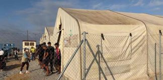 España rechaza petición para frenar campamento de migrantes en Ceuta; persiste tensión por la crisis migratoria