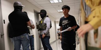 Colorado votará en noviembre si la policía estatal debe reportar a inmigrantes a las autoridades federales