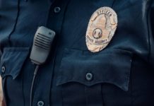 Se hacían pasar por policías: detienen a dos sujetos armados que recorrían calles de Sonora con uniformes