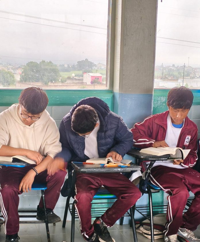 Y ESTUDIANTES