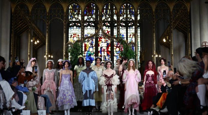 La moda estilo realeza regresa; así es la nueva tendencia en 2026