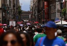 México alcanza los 130 millones de habitantes; la población está envejeciendo, revela el Inegi