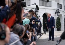 Juez bloquea veto de Trump a CNN, Politico y MS NOW; ordena restablecer el acceso a la Casa Blanca a esos medios