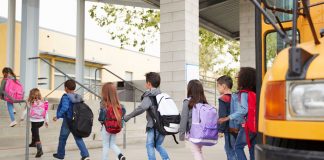 Escuelas públicas en EE. UU. pierden alumnos y las redadas migratorias suman presión