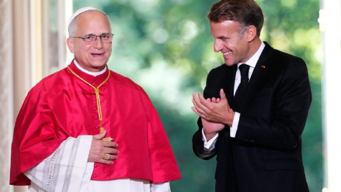 papa-leon-xvi-inicia-gira-por-francia-se-reune-con-macron-072241