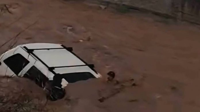 tres-personas-sin-vida-arroyo-desbordamiento-durango-guanacevi-142205