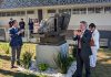 Develan escultura representativa del sector transportista en la Facultad de Comercio de Nuevo Laredo