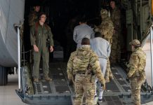 Deportaciones a un tercer país siguen, pero la Corte Suprema se prepara para decidir en diciembre