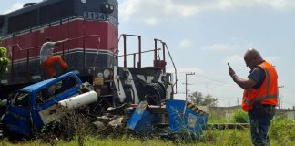 Tren embiste pipa con gas LP; decenas de personas son evacuadas