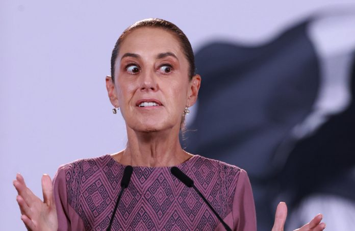 La presidenta Sheinbaum critica vandalización de estatua del expresidente Felipe Calderón