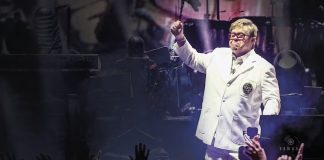 Elton John da cátedra de cómo desafiar al tiempo; el cantante se despide de México