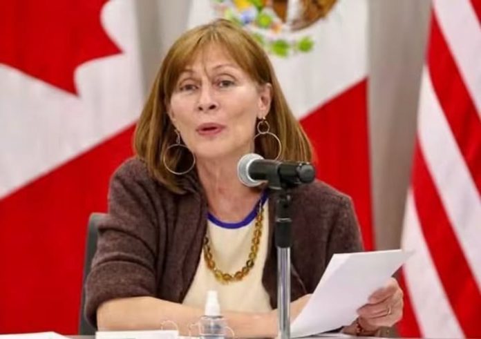 Y TATIANA CLOUTHIER
