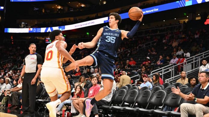 Karim López da el primer paso en la NBA: así fue su debut con los Grizzlies en la pretemporada 2026