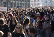 Protestas estudiantiles sacuden Francia: miles marchan contra falta de profesores y aulas deterioradas, en medio de enfrentamientos