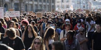 Protestas estudiantiles sacuden Francia: miles marchan contra falta de profesores y aulas deterioradas, en medio de enfrentamientos