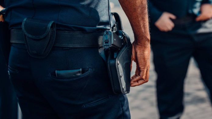 Detienen a 4 policías por robar celulares y un perro a víctimas de ataque armado en Zamora