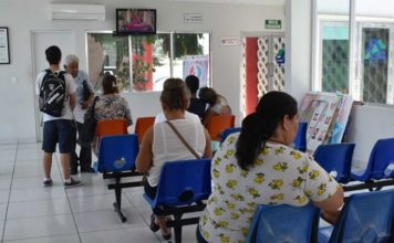 Pagan de su bolsillo; Salud promete 476 consultorios