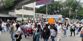 Médicos y trabajadores del IMSS marchan en Morelos