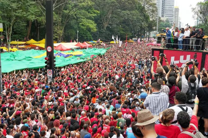Izquierda brasileña sale a las calles para impulsar remontada de Lula; “no podemos permitir que los ladrones vuelvan a gobernar”