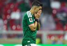 Raúl Jiménez será operado de la rodilla y se perderá los partidos de México en la Nations League