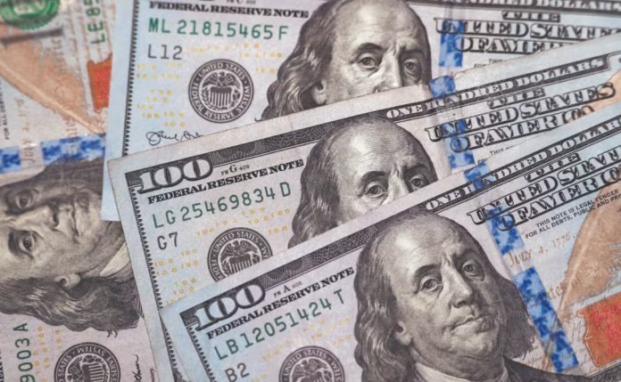 Y DÓLAR
