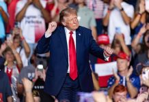 Demócratas tienen 77% de probabilidad de ganar la Cámara Baja y 56% el Senado, revela sondeo; Trump se vuelca de lleno a la campaña