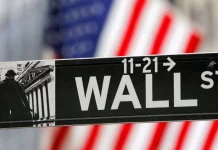 Wall Street se desploma por temores sobre la IA y el alza del petróleo; Nasdaq cae 2.15%