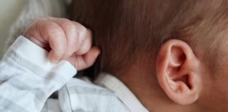 Investigan a padres de bebé de un año y 11 meses fallecido en Nuevo León