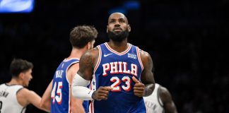 LeBron James rompe la maldición en sus debuts y gana su primer partido con los 76ers