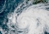 ‘Vance’ sube a huracán de categoría 2 y provoca lluvias en Michoacán, Guerrero y Oaxaca