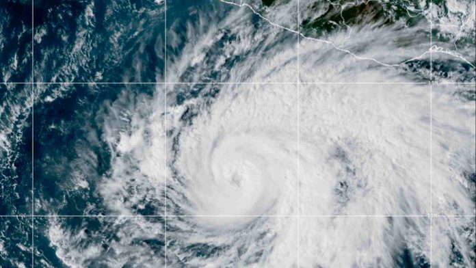 vance-sube-a-huracan-de-categoria-2-y-provoca-lluvias-en-michoacan-guerrero-y-oaxaca