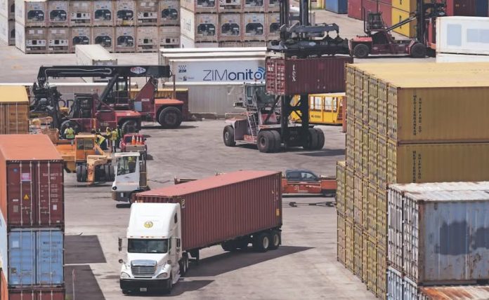 Y EXPORTACIONES